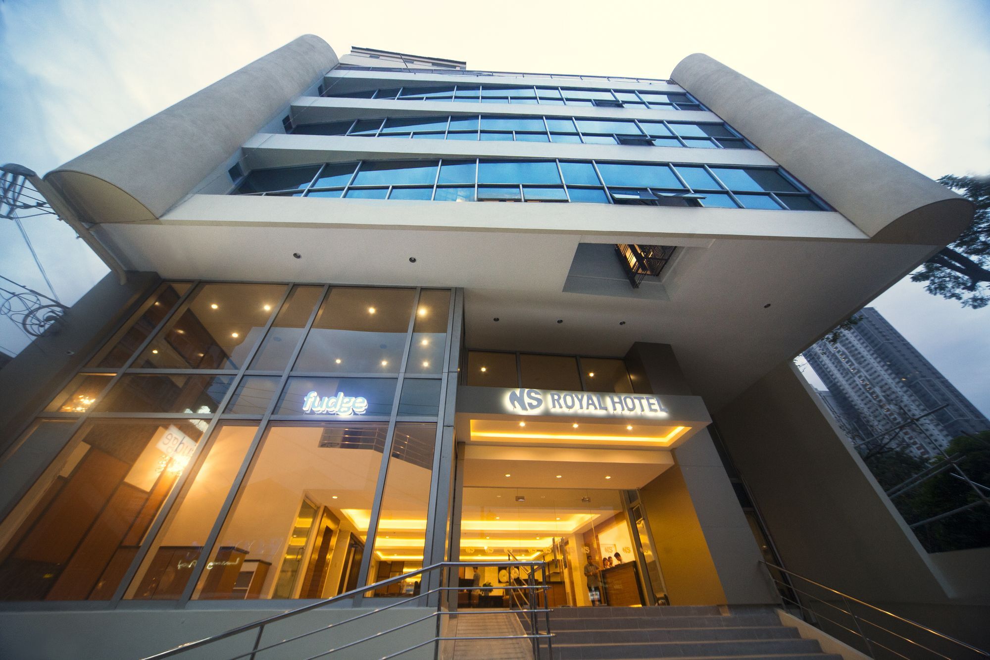 NS Royal Hotel - Quarantine Hotel Cebu Stadt Exterior foto